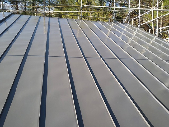 北杜市　屋根塗装　ガルバリウム鋼板　遮熱塗料　サーモアイ